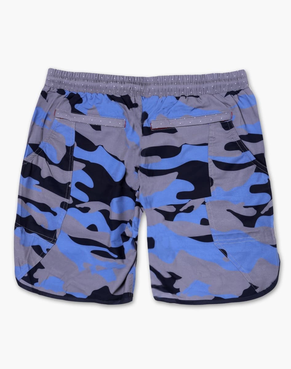 Performance golf shorts in blue camo